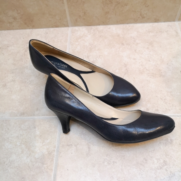 *Dark Blue* Naturalizer heels, pumps, dress shoes - Picture 2 of 5